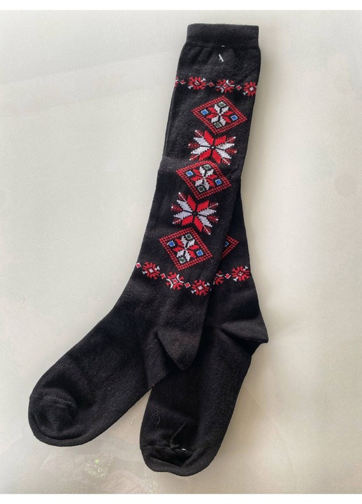 Фолклорни черни чорапи с шевици