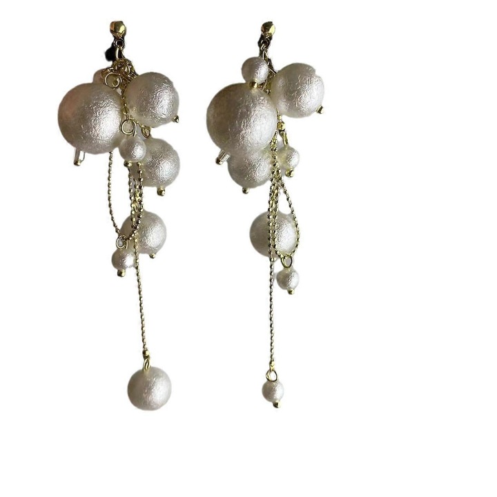 Cercei lungi cu flori albe, design dragut