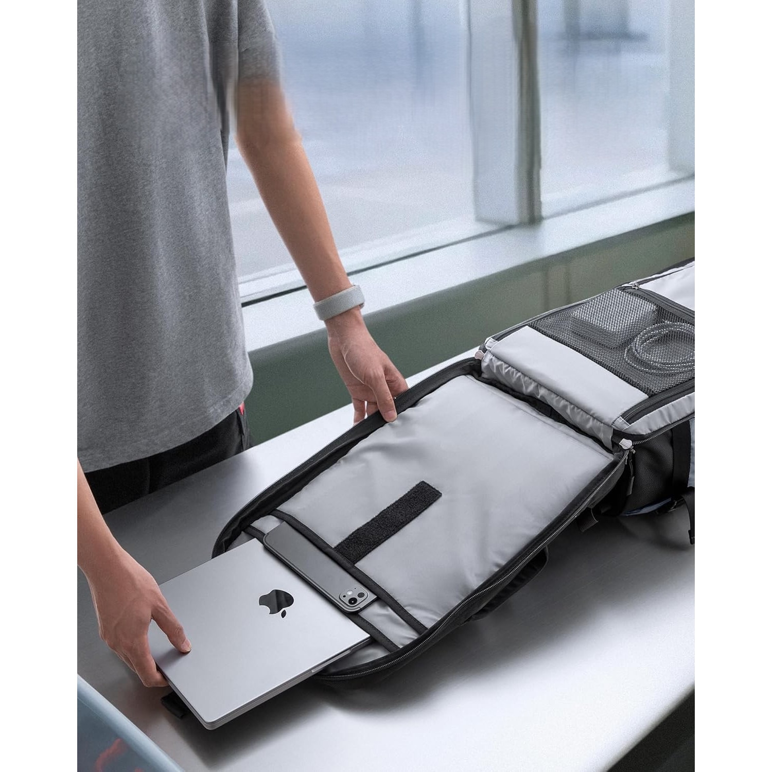 Rucsac de calatorie Tomtoc 40L Navigator-T66, TSA Friendly, pentru laptop 17.3”, rezistent la apa, Grey Ripstop, bagaj de mana avion