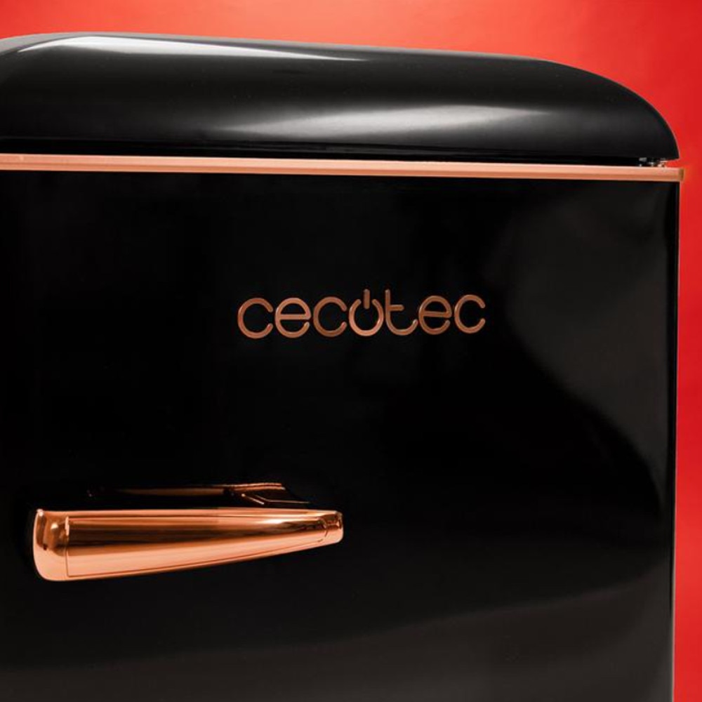 Mini frigider Retro Cecotec, Bolero CoolMarket Mini, 110 litri, termostat reglabil, compartiment congelare Ice Box, 2 rafturi sticla, sertar fructe/legume, 3 compartimente usa, zgomot redus, dezghetare manuala, detalii rose gold, potrivit ruolte, negru
