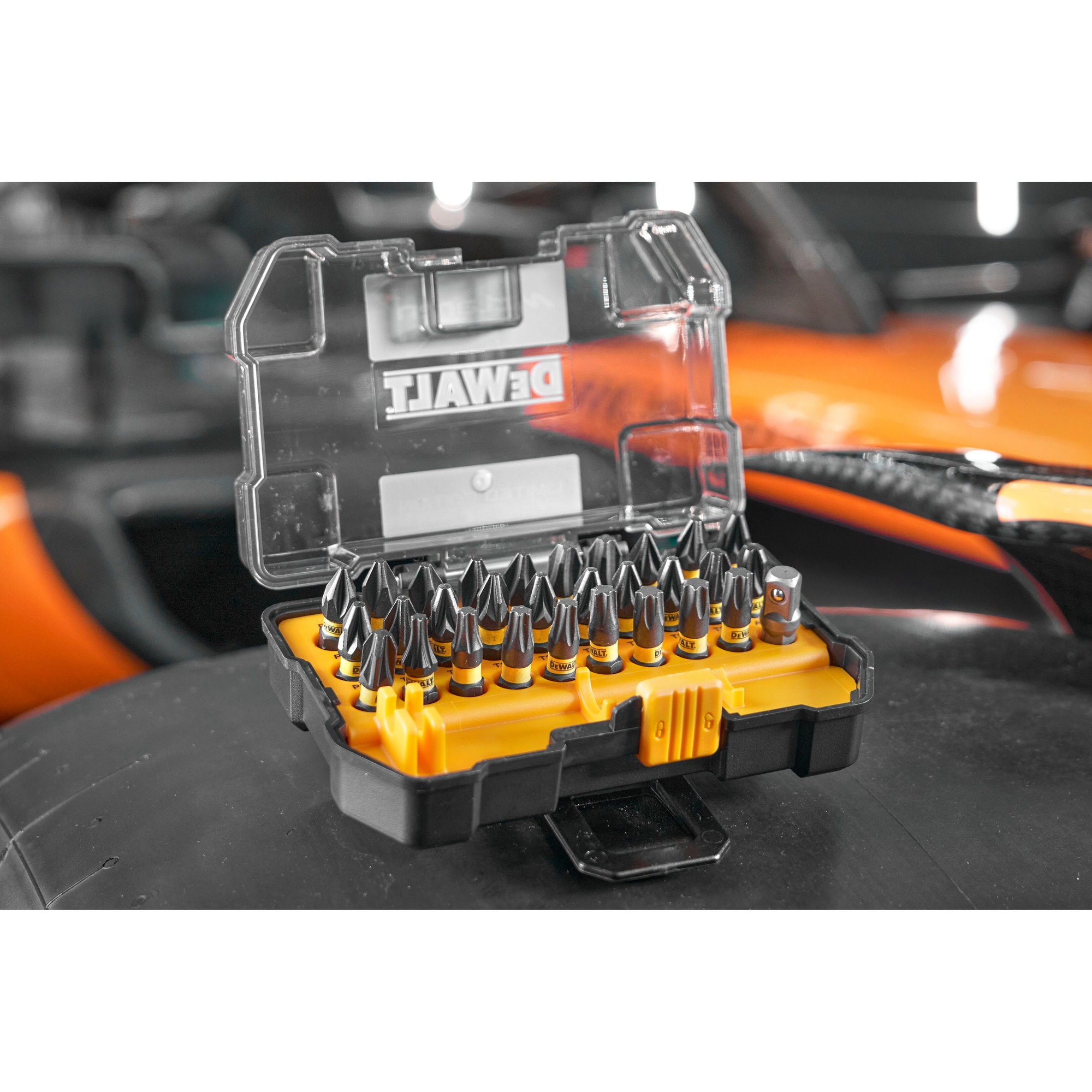 Set de insurubare 32 piese cu adaptor biti magnetic DeWALT