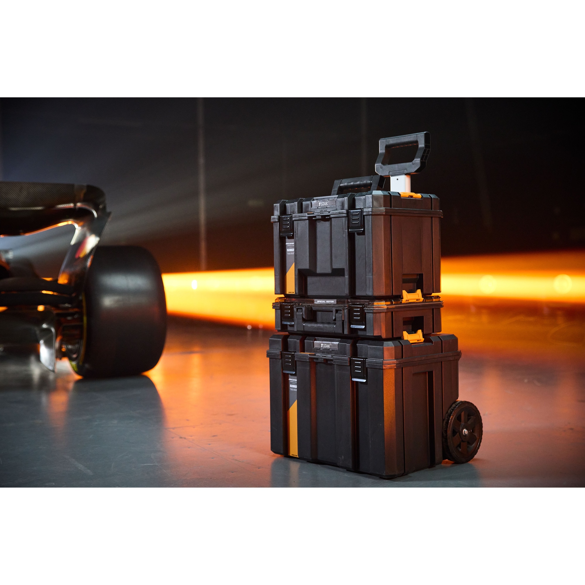 Organizator transport si depozitare scule mobil DeWALT DWST60452-1