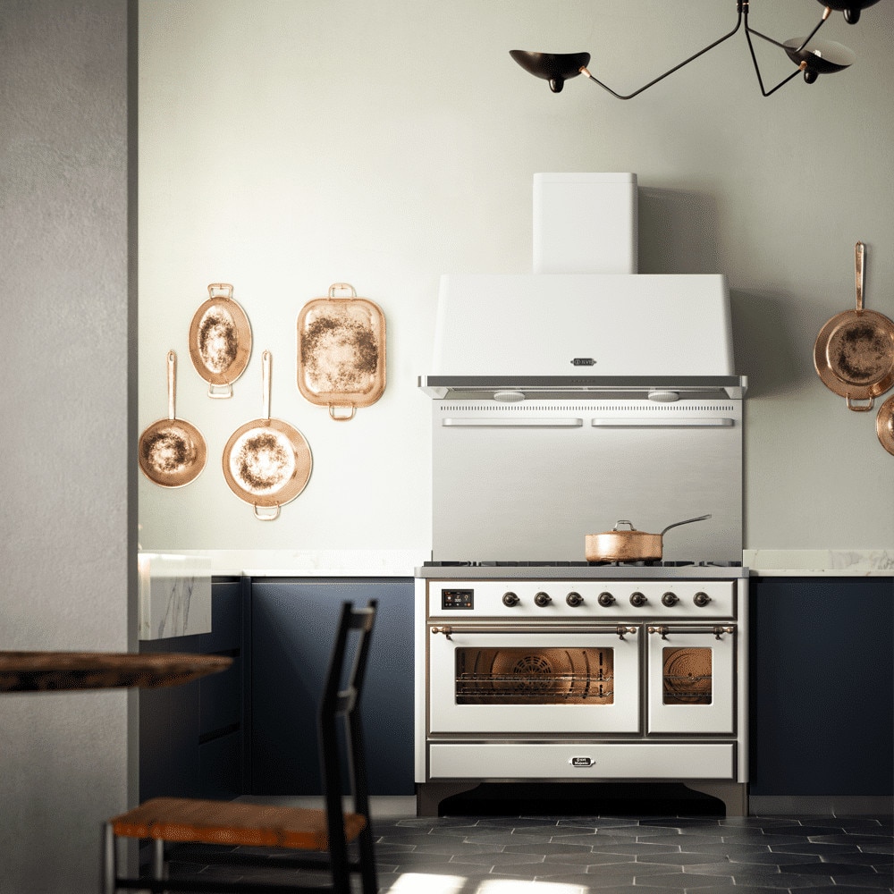 Aragaz pe gaz premium ILVE, Majestiv, 120 cm, clasa A+, 6 arzatoare, 1 arzator Fish Pot, 2 cuptoare electrice 140 litri, design vintage, timer, usa cuptor cu 3 straturi de sticla, gatire ECO, dezghetare, 16 functii de gatire multiple, iluminare, alb