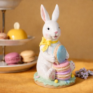 Figurina de Paste Iepure din Polyresin cu Macarons Colorate 28cm