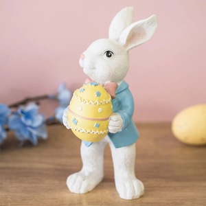 Figurina Decorativa de Paste Iepure cu Sacou Turcoaz & Ou Galben 10x10x23cm