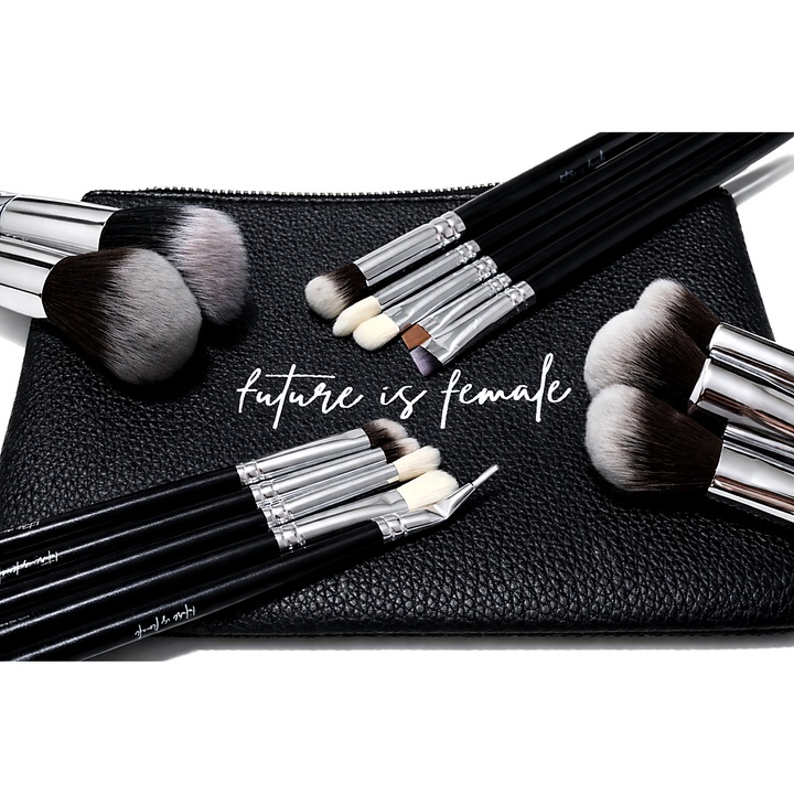 Set 15 Pensule Machiaj Profesionale cu Husa, Par Sintetic Premium, Aplicare Uniforma Fara Urme – Fond de Ten, Pudra, Blush, Contur, Fard Ochi