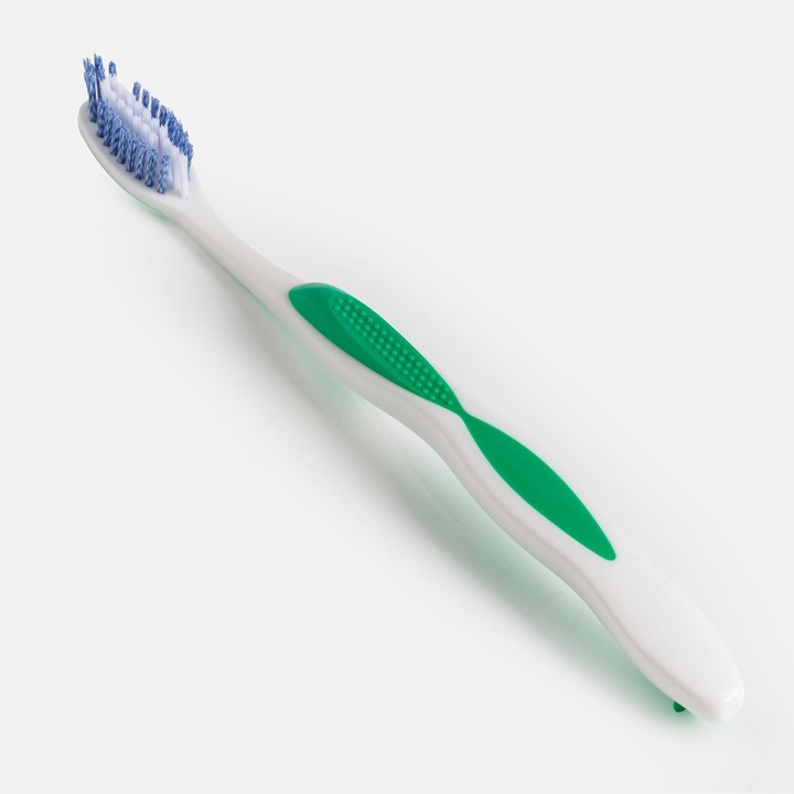 Felnőtt fogkefe, közepes, 19cm, zöld