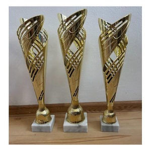 Cupe, trofee si medalii