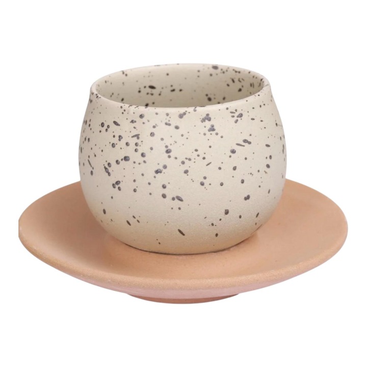 Комплект 2 керамични чаши с перфорирана чинийка, модерен дизайн, 11x6.5x6см, текстурирани