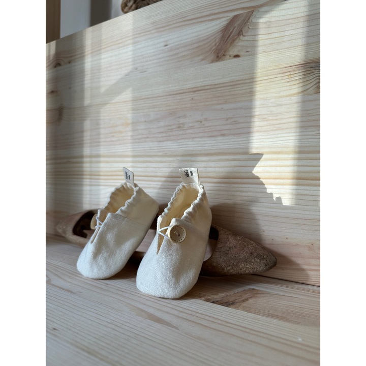 Botosei din in organic Woolver, crem, băieți, 100% in prespalat