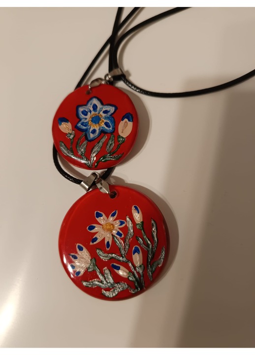 Pandantive Handmade, Pictat Manual pe Lut, Multicolor, Imbracat in Rasina