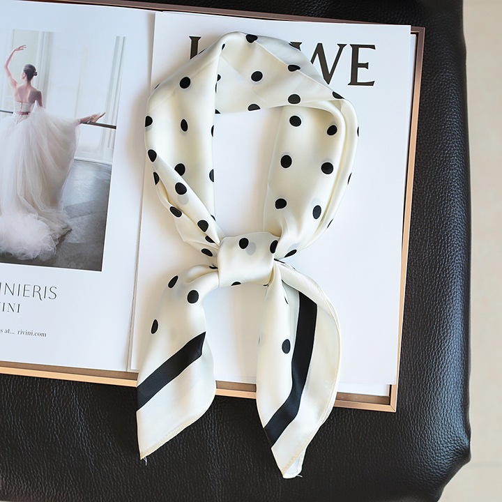 Esarfa patrata din matase 70cm, neagra cu puncte albe, accesoriu elegant pentru femei, 70x70cm