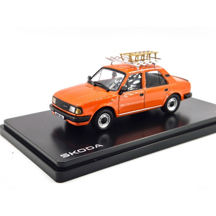 Skoda 120L (1984) - tetőcsomagtartóval és szánkóval - narancs - Abrex - 1:43