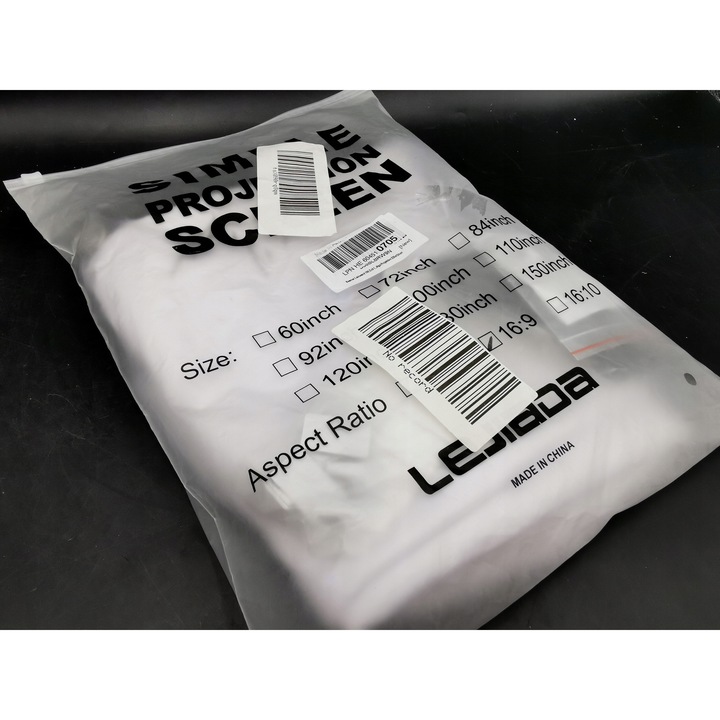 Vetítővászon 100 hüvelykes, 16:9, hordozható, gyűrődésmentes, 3,4 kg, komplett készlet