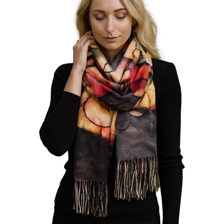 Sal dama multicolor gri inchis 180x70 cm, 100% vascoza, model geometric abstract, franjuri delicate, accesoriu versatil pentru orice sezon – Agrafka unisize