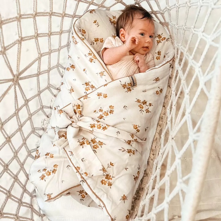 Бебешко одеяло Муминки, кафяви цветя, 75x75см, опция за осветяване или не