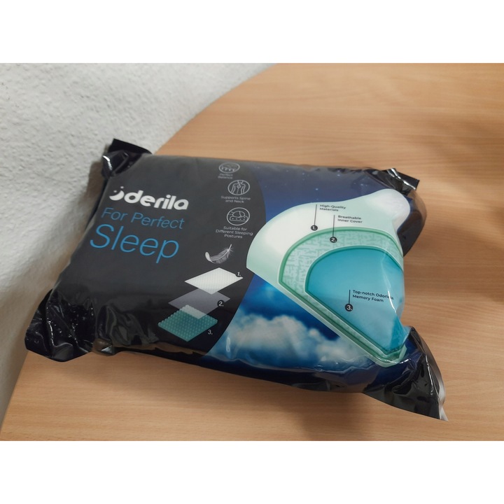 Perna ortopedica Derila, 50x30cm, alba, din spuma cu memorie, suport pentru gat