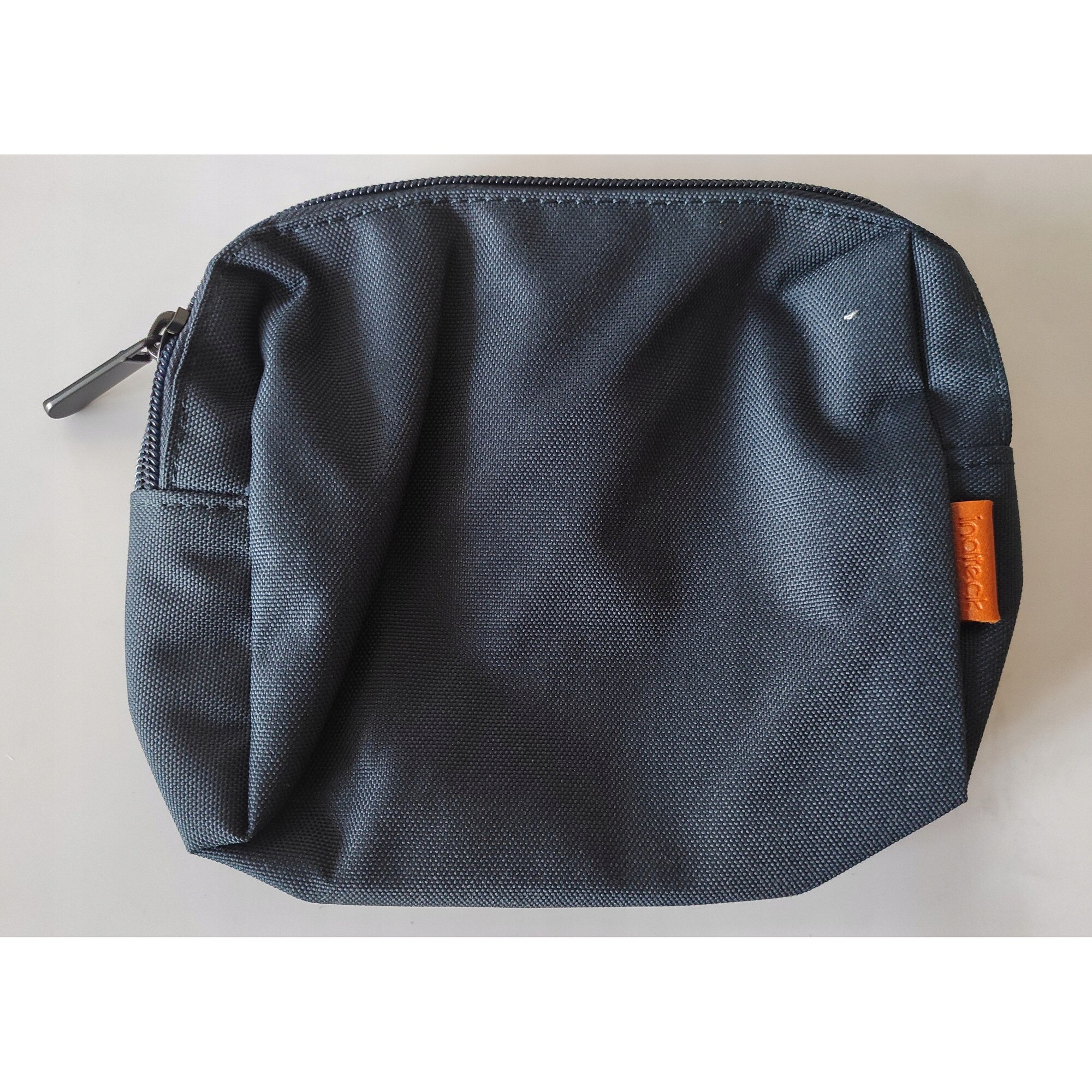 Geanta laptop Inateck 13,3", material rezistent la apa, interior moale, dimensiuni 30,5x21,5x2cm, set cu tocul pentru accesorii