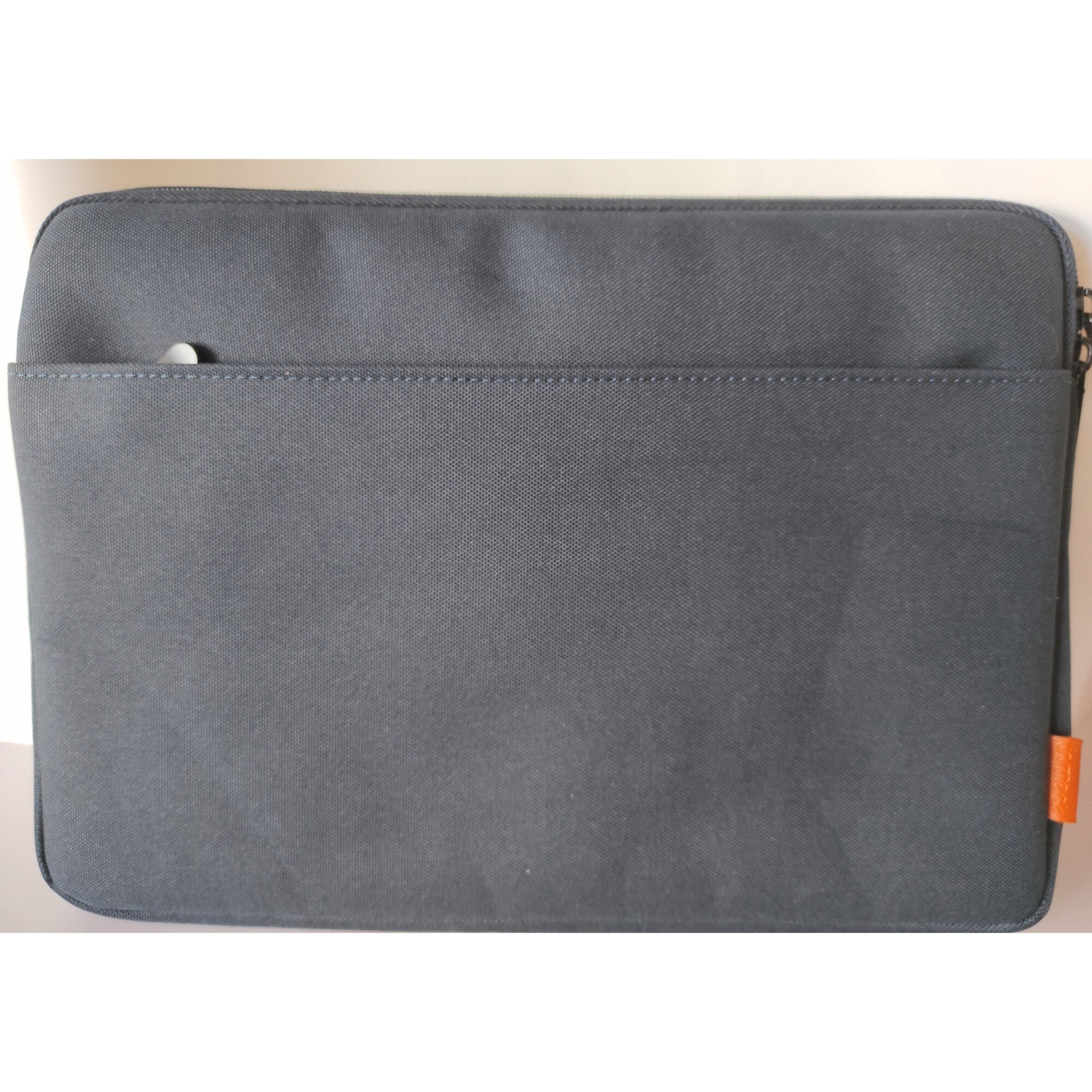 Geanta laptop Inateck 13,3", material rezistent la apa, interior moale, dimensiuni 30,5x21,5x2cm, set cu tocul pentru accesorii