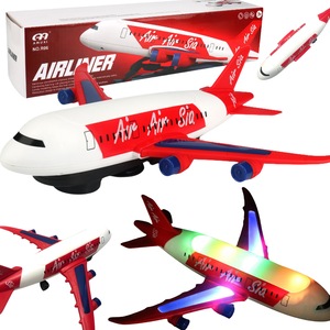 Játék helikopterek, repülők és hajók