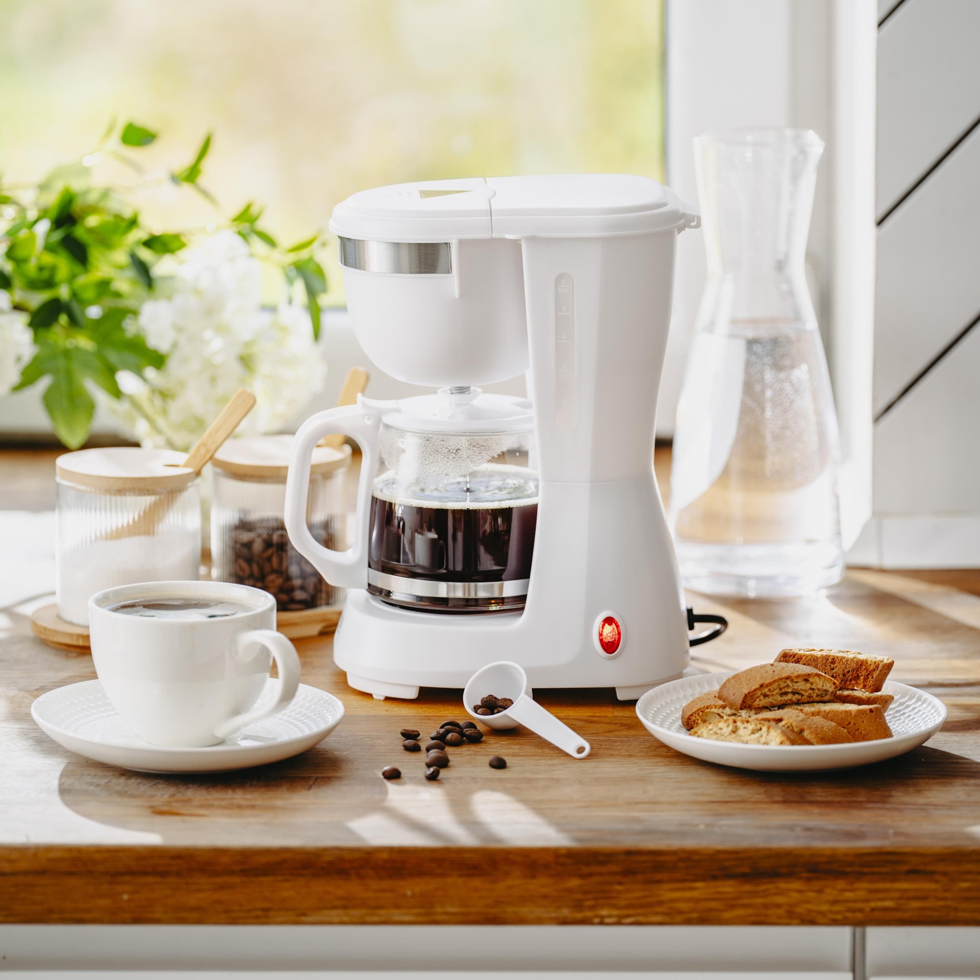Ekspres de cafea Adler AD 4381W, 0,6L, alb, functie de mentinere a temperaturii, blocare picurare