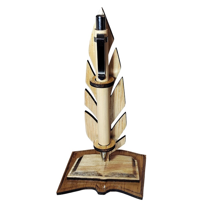 Suport de pix tip pana din lemn, cu pix inclus – cadou elegant pentru profesori si accesorii de birou cu stil