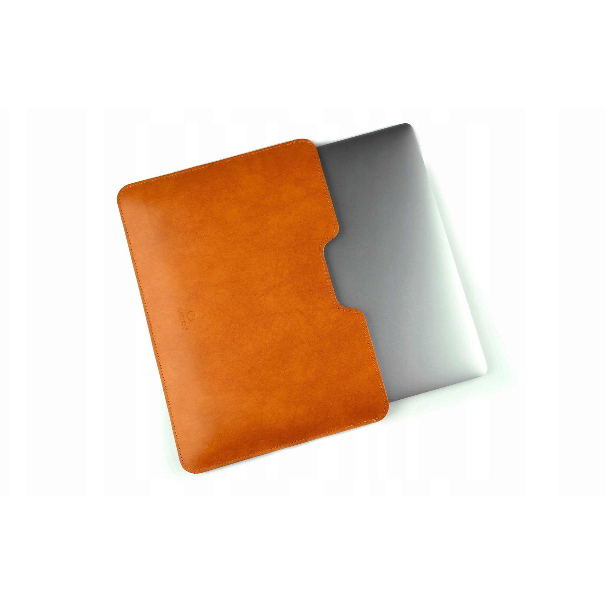 Etui laptop Baltan din piele naturala pentru MacBook Air 13 M3, culoare maro, design minimalist, protectie avansata