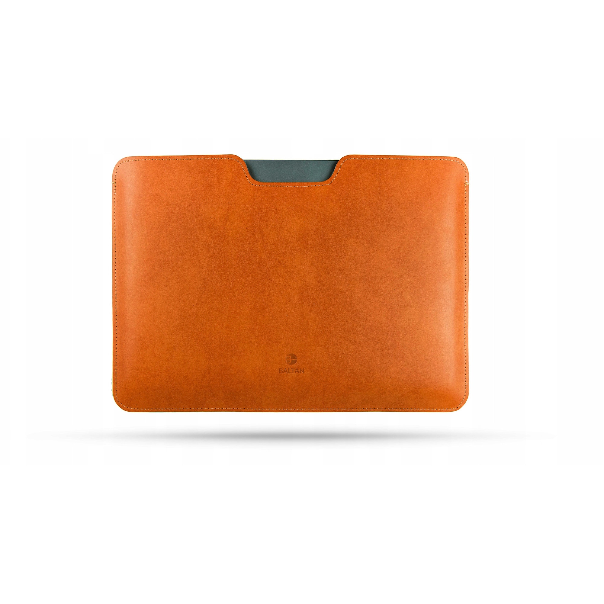 Etui laptop Baltan din piele naturala pentru MacBook Air 13 M3, culoare maro, design minimalist, protectie avansata
