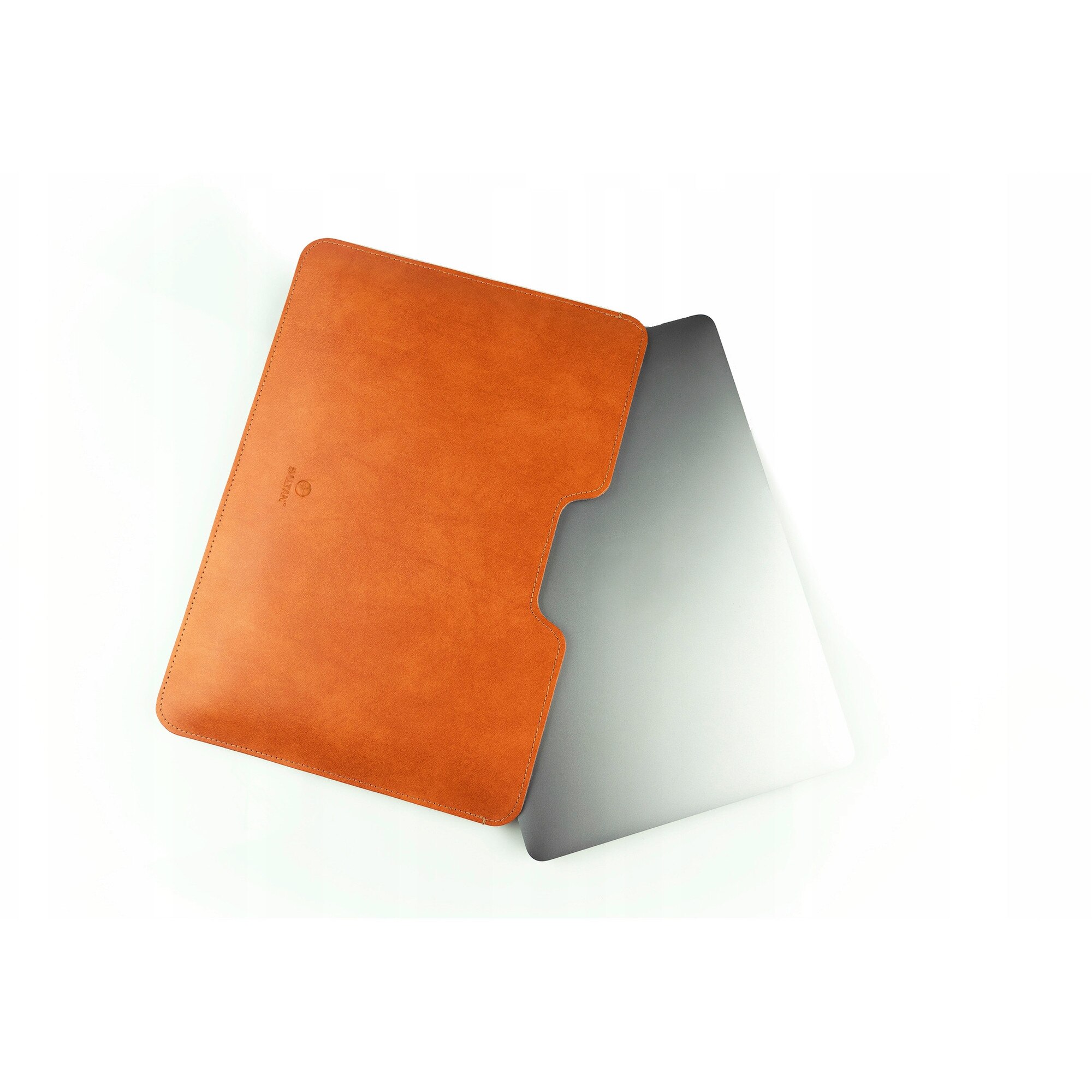 Etui laptop Baltan din piele naturala pentru MacBook Air 13 M3, culoare maro, design minimalist, protectie avansata