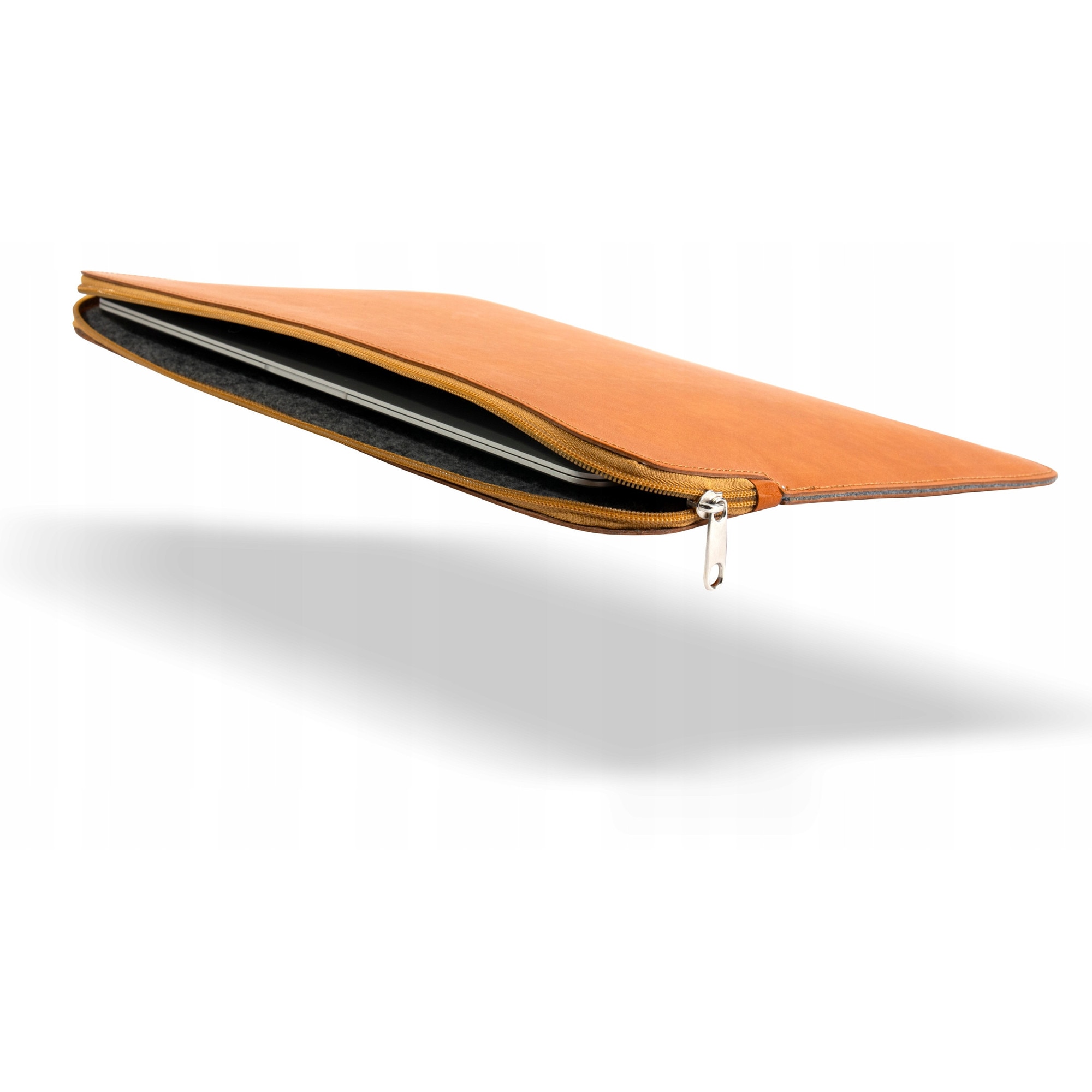 Etui laptop 14.2", Baltan, piele naturala, zip, culoare deschisa, dimensiuni adaptate pentru laptopuri subtiri