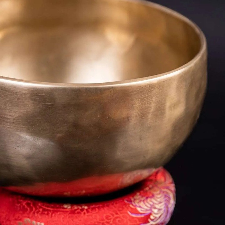 Bol tibetan, terapeutic, lucrat manual, Nepal, 7 metale, ochi de tigru, Terapie Sonora & Meditatie, 16 cm, Bat & Suport matase