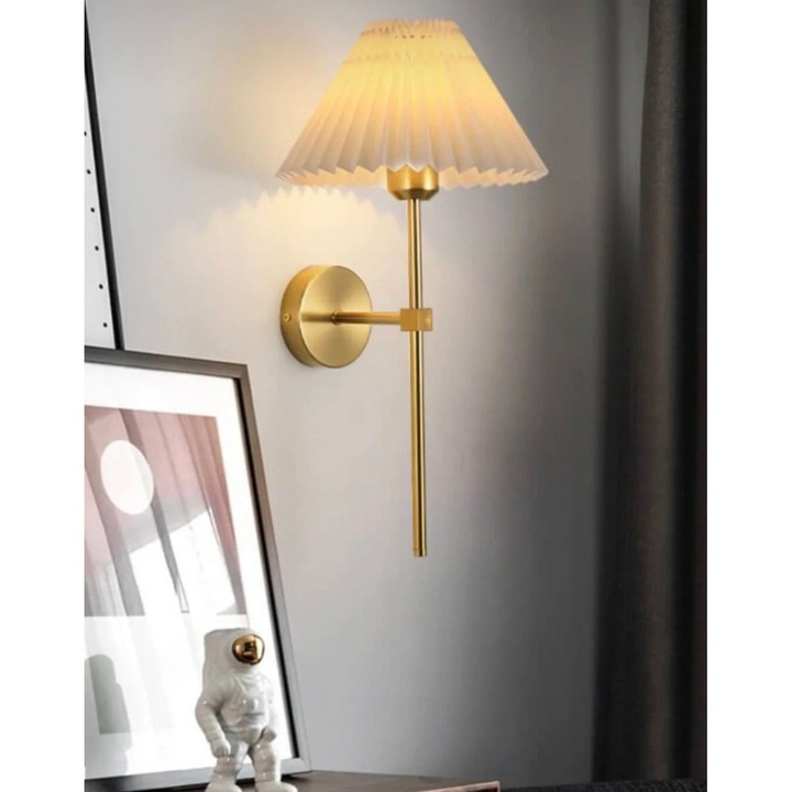 Аплик Opviq 773, златист, крем, размери 10x22см, обща височина 49см, тип фасунга E27