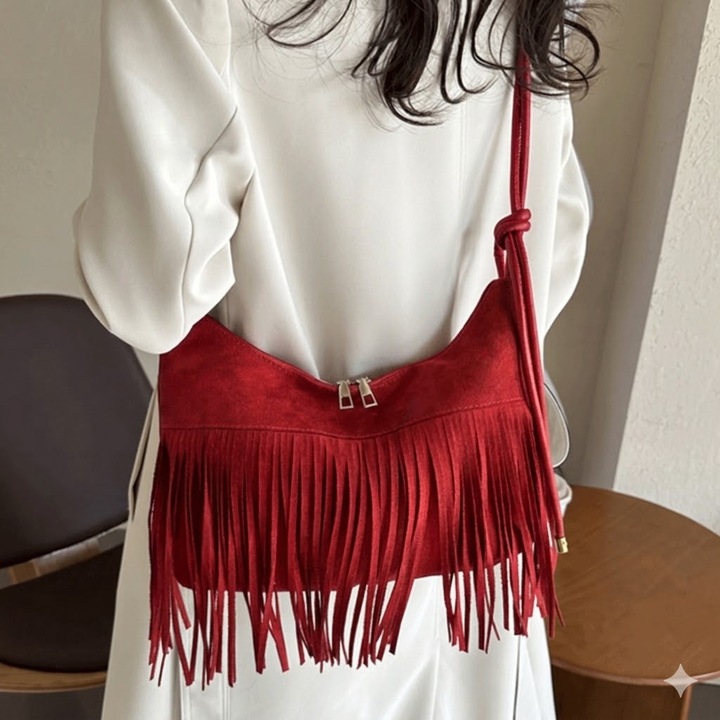 Дамска Чанта за Рамо с Ресни, Бохо Шик Стил, Материал Тип Екологична Велурена Кожа, Елегантен и Модерен Дизайн, Подходяща за Поводи и Ежедневие, Просторна, 34.5x33.5x20 см, Червена, PriStyle®