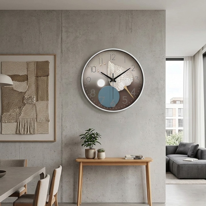 Dekoratív falióra, absztrakt toll és gömb minta, 30 cm átmérő, csendes kvarc mechanizmus, többszínű (bézs/kék/arany)