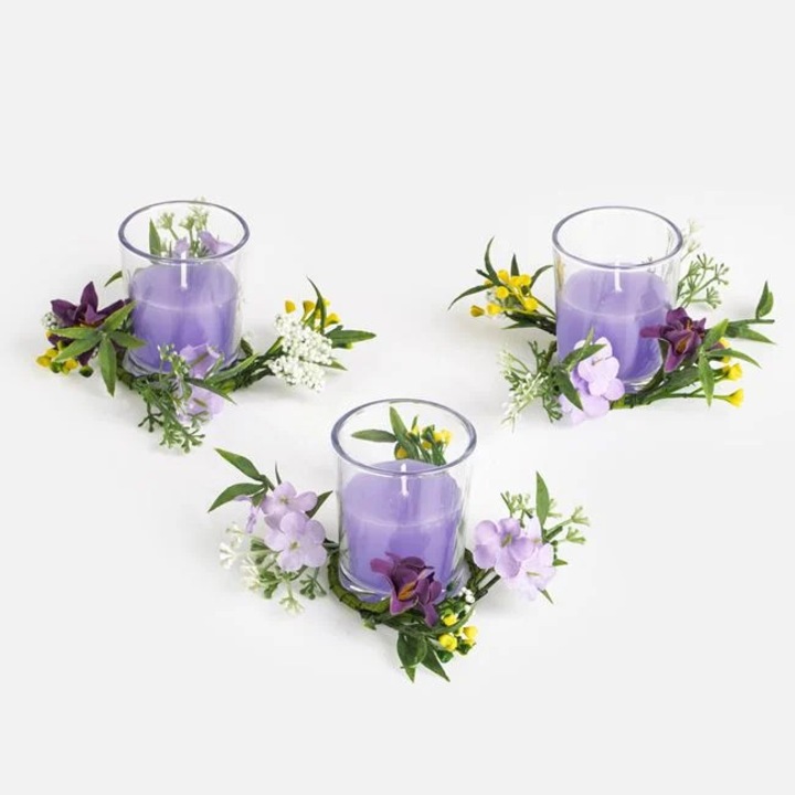 Комплект от 3 Декоративни Свещи в Стъклена Чаша, Лилави, Венец от Лилави Цветя, Декор за Маса