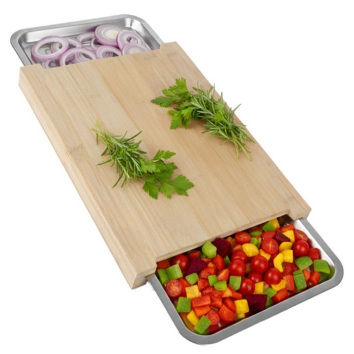 KESNUP multifunkcionális bambusz vágódeszka 2 tárolóedénnyel, csúszó rozsdamentes acél edények, könnyen mosható, méret 40 x 28.5 x 3.5 cm, edények mérete 25.4 x 19.8 x 5 cm, bézs