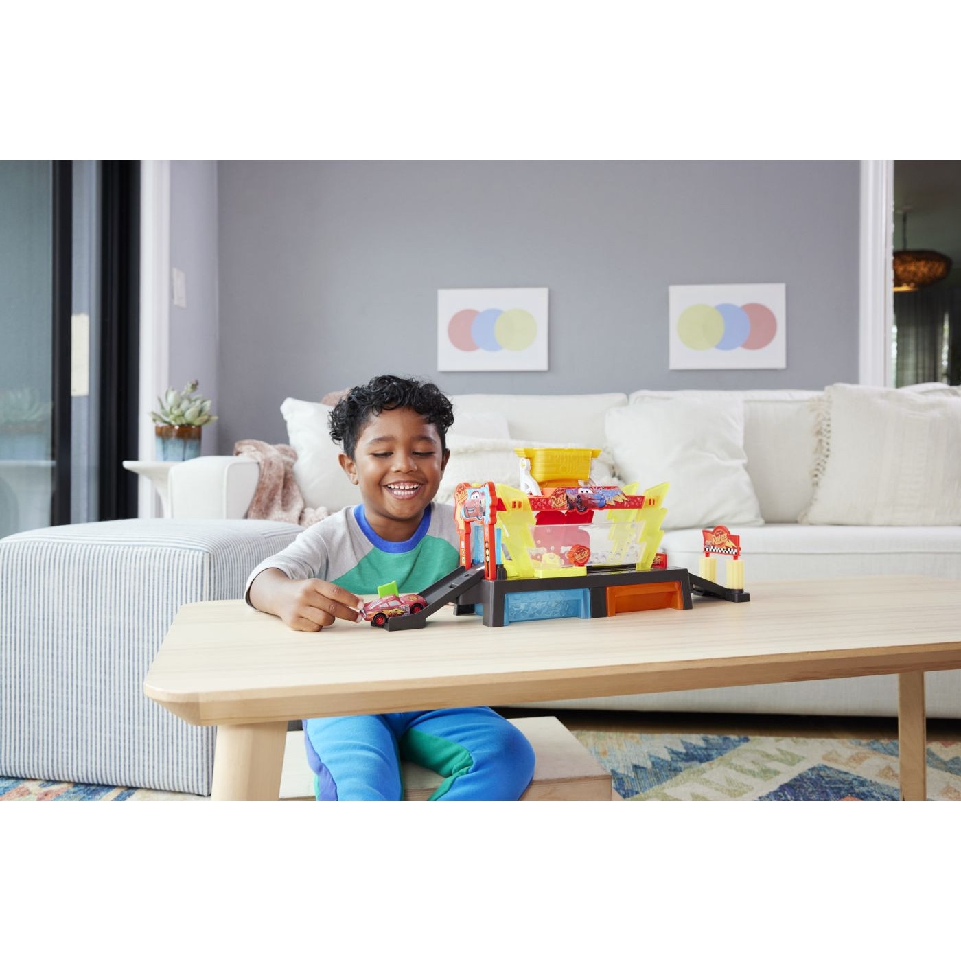 Set de joaca Disney Cars - Color Changers, Spalatorie auto - eMAG.ro