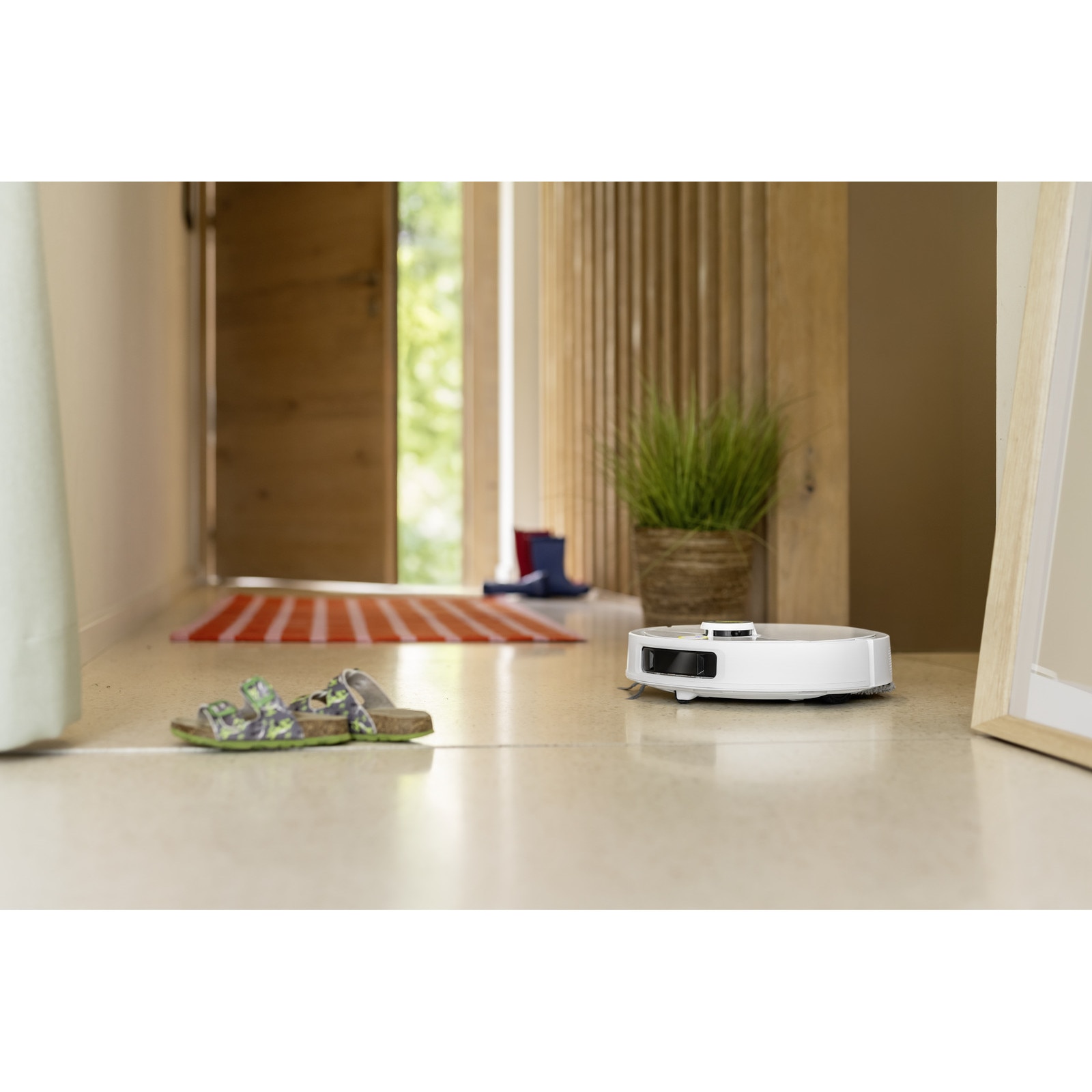 Robot de aspirare cu mop Karcher RVM 4 Comfort Extra,1.269-133.0 spalare cu role rotative, autonomie 130 min, max 15000 Pa, statie multifunctionala, navigatie LiDAR, sistem laser dublu, camera video, detecteaza si evita cu usurinta orice obstacol, alb