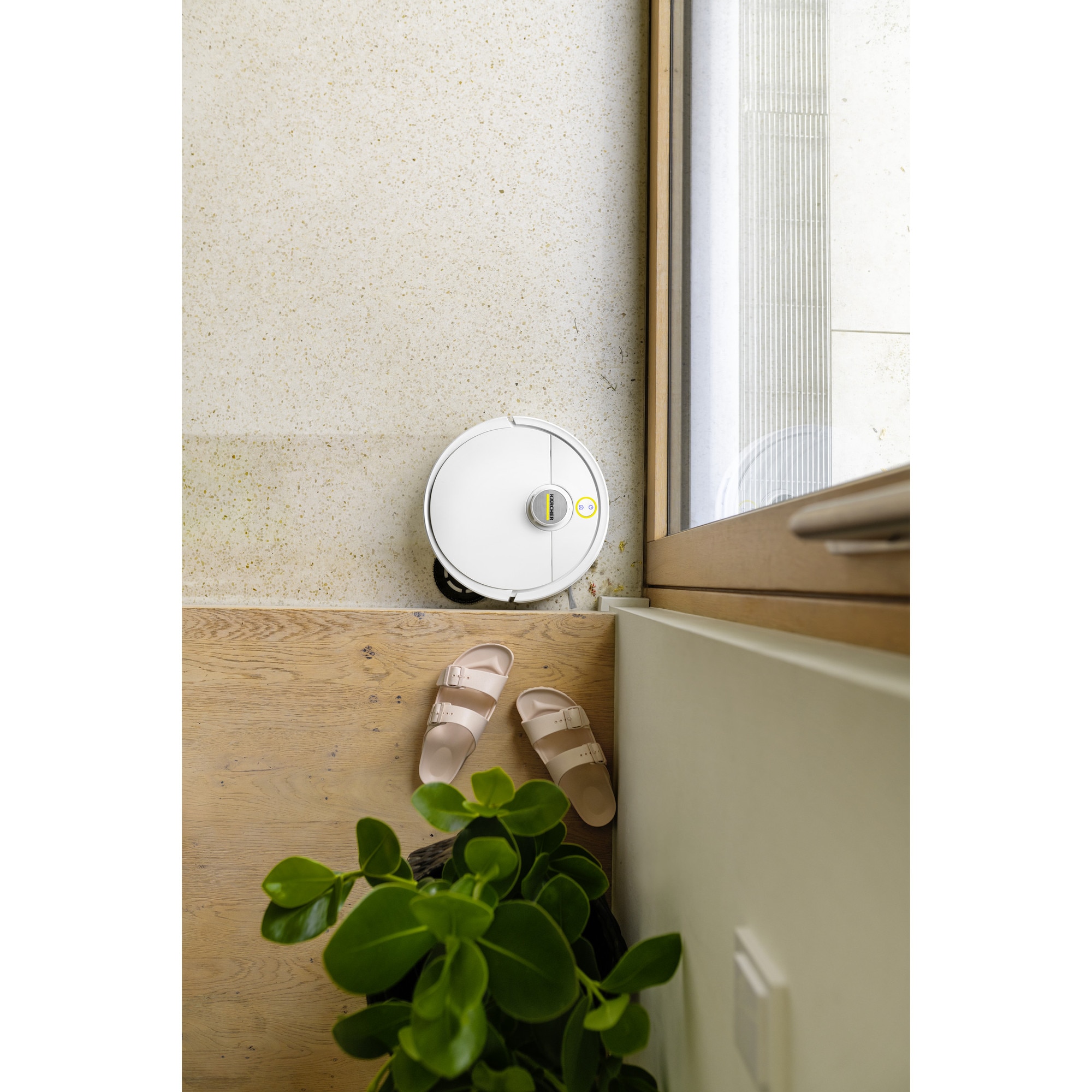Robot de aspirare cu mop Karcher RVM 4 Comfort Extra,1.269-133.0 spalare cu role rotative, autonomie 130 min, max 15000 Pa, statie multifunctionala, navigatie LiDAR, sistem laser dublu, camera video, detecteaza si evita cu usurinta orice obstacol, alb