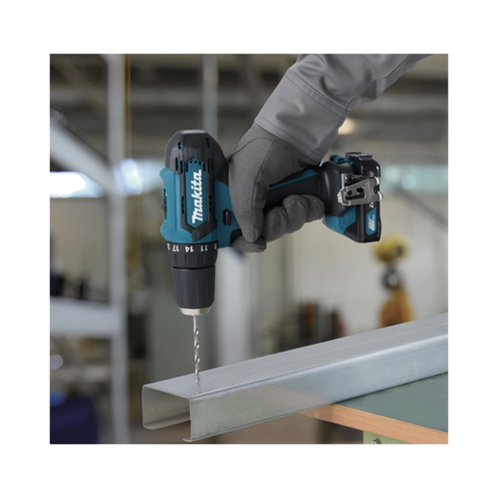 Masina de gaurit si insurubat Makita, 12 V, 2 acumulatori, mandrina rapida, 2 viteze, valiza