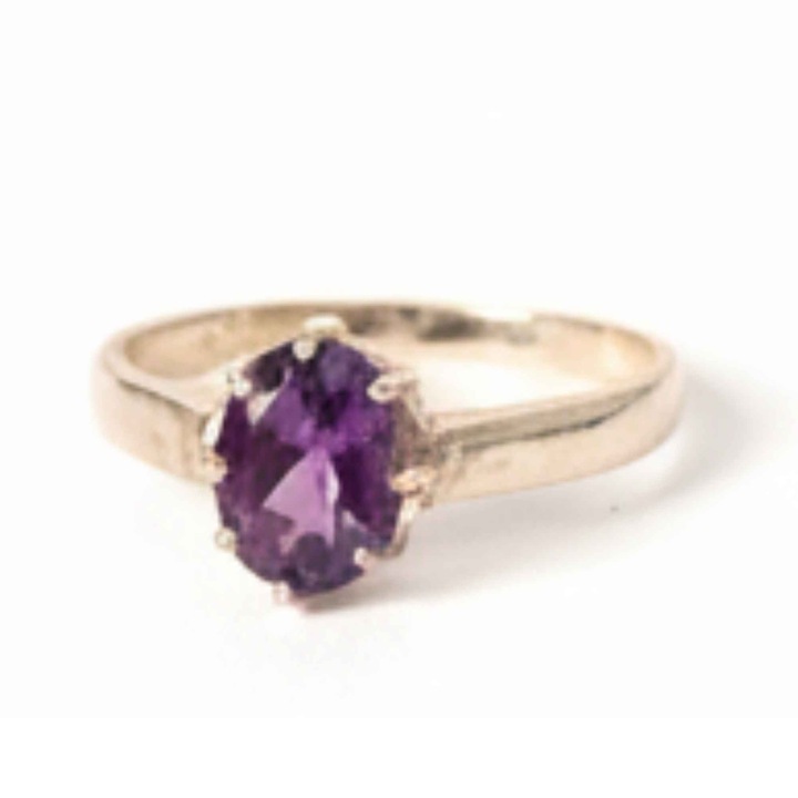 Inel argint 925 cu ametist natural oval, dimensiune 7mm x 9mm, cadou elegant