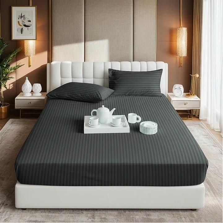 Husa de pat cu elastic Kotonia Home Deco, 100% bumbac, Damasc Saten, dimensiune dungi 1 cm, 100x200+20 cm, Gri antracit