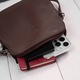 Geanta tip clutch din piele pentru femei de la Paolo Peruzzi – mica, maro Ay-24-Br
