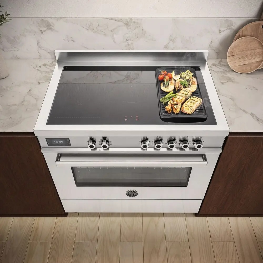 Aragaz electric cu plita pe inductie clasa A Bertazzoni, colectie Professional, 90 cm, 10 programe cuptor, 5 zone gatire plita, temperatura reglabila, iluminare interioara duala, 2 zone Flex/Bridge, functie Booster, indicator caldura reziduala, inox