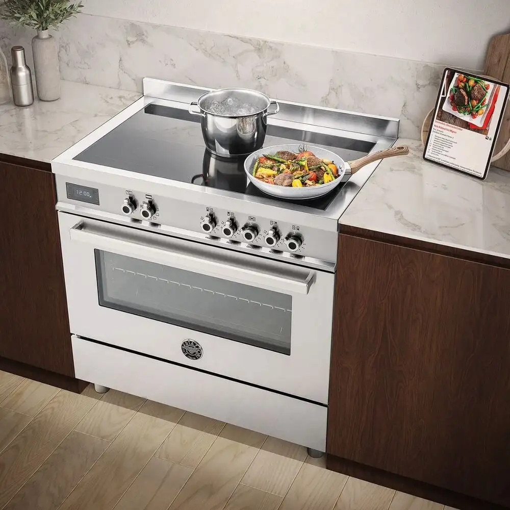 Aragaz electric cu plita pe inductie clasa A Bertazzoni, colectie Professional, 90 cm, 10 programe cuptor, 5 zone gatire plita, temperatura reglabila, iluminare interioara duala, 2 zone Flex/Bridge, functie Booster, indicator caldura reziduala, inox