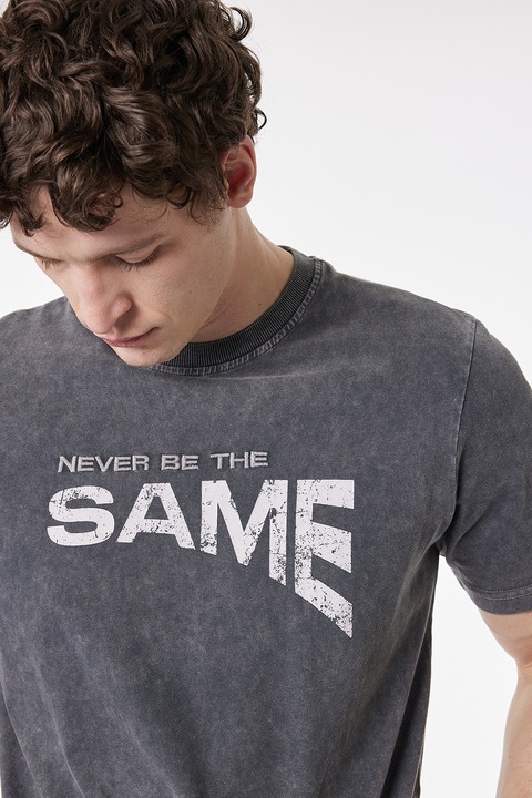 KOTON, Tricou cu decolteu la baza gatului si imprimeu, Gri inchis melange