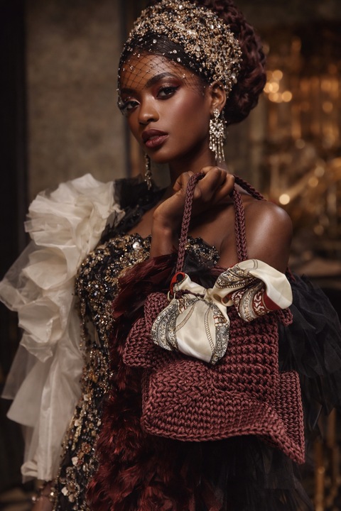 Kézzel készített horgolt barna válltáska selyemsállal