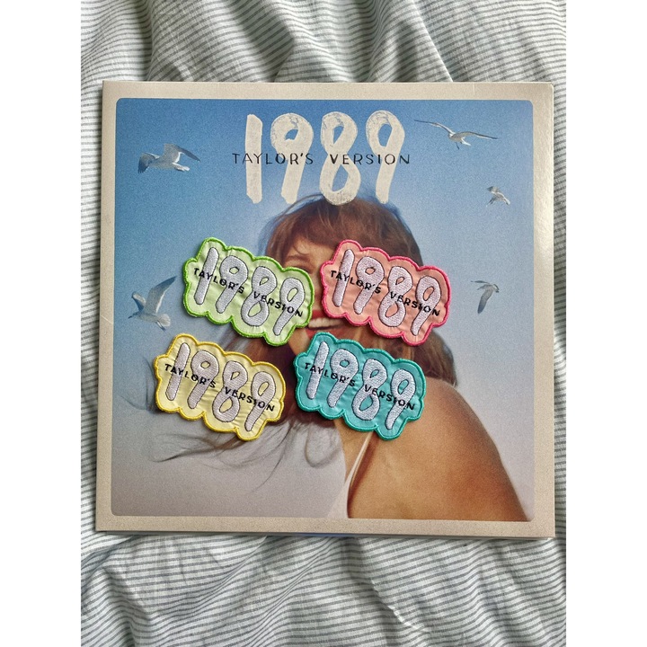 Set 4 Patchuri Textile Brodate Termoadezive 1989 Taylor's Version in 4 culori