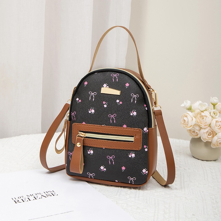 LUXWTB női mini hátizsák, barna, PU anyag, egy rekeszes, cipzáras, masni és virág mintás dekoráció, kézben/háton/keresztben hordható, ideális mindennapi használatra