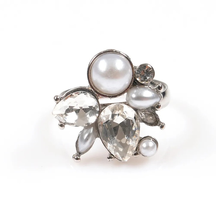 Inel elegant argintiu cu perle si pietre